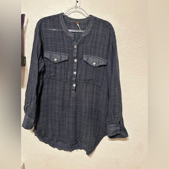🐼Free People women’s Indigo Button-Down Shirt blue size M GUC - Picture 4 of 12